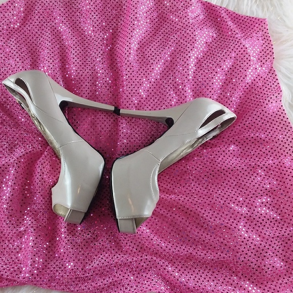 Guess Shoes - $5.00🍀Guess high Heels  8 1/2 m 5" tall tan color